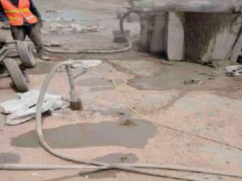 大庆水泥混凝土路面板底注浆技术 路面脱空注浆整治方案